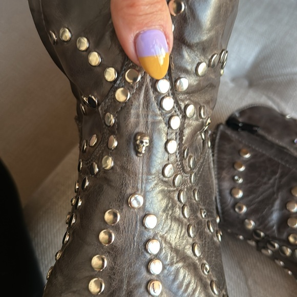 Ankle studded, dark brown leather, cowboy boots by OLD GRINGO. - Picture 13 of 16